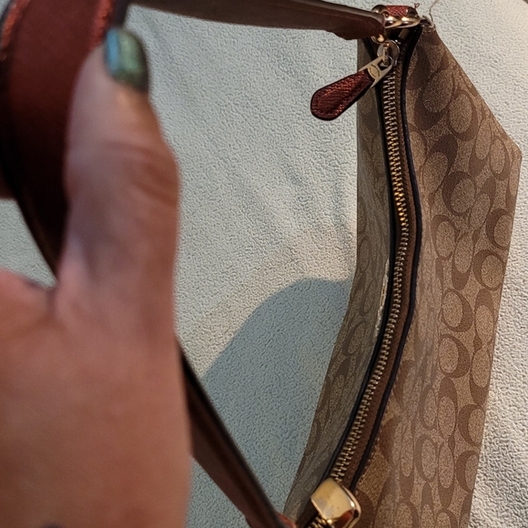 Coach shoulder bag - Picture 3 of 9
